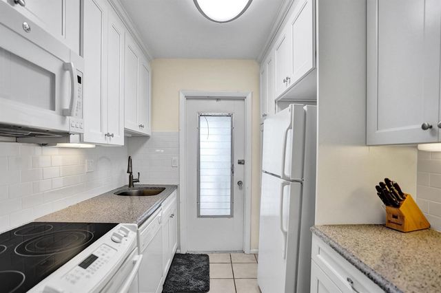 4501 S Ocean Boulevard B3, South Palm Beach, FL 33480