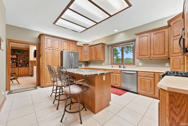 4160 Shoreline Boulevard, New Haven, IN 46774