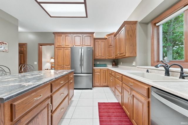 4160 Shoreline Boulevard, New Haven, IN 46774
