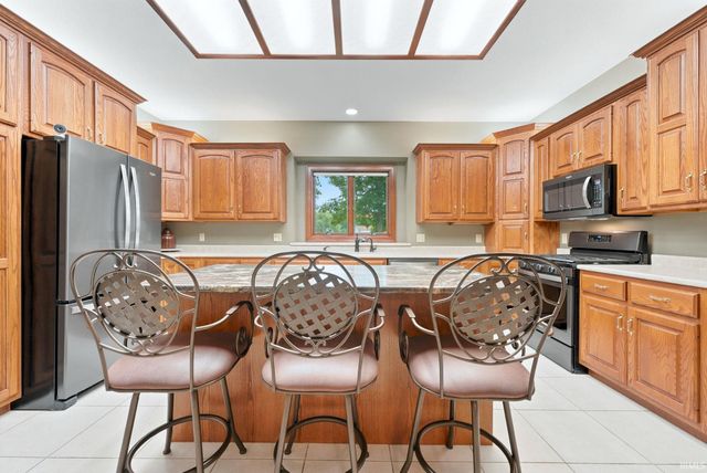 4160 Shoreline Boulevard, New Haven, IN 46774
