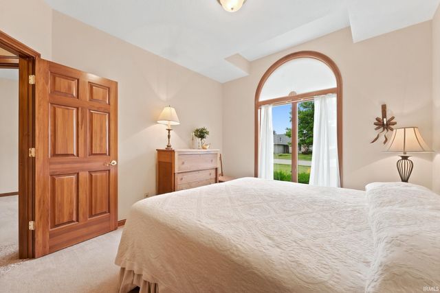 4160 Shoreline Boulevard, New Haven, IN 46774