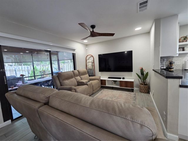 19 Chestnut Circle, Cooper City, FL 33026