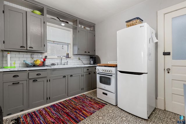 609 S 2nd Ave Avenue, Sioux Falls, SD 57104