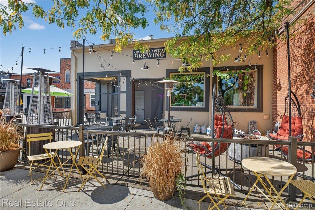 14 WASHINGTON ST, Oxford Village, MI 48371