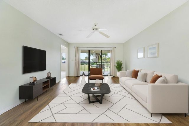 6333 SE Williamsburg Drive 204, Hobe Sound, FL 33455