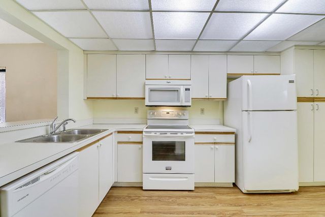 6333 SE Williamsburg Drive 204, Hobe Sound, FL 33455