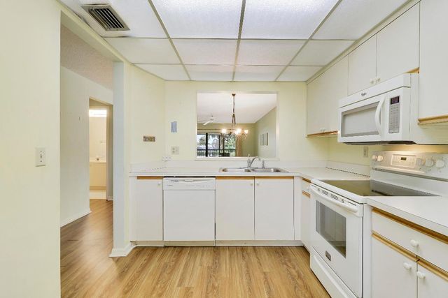 6333 SE Williamsburg Drive 204, Hobe Sound, FL 33455