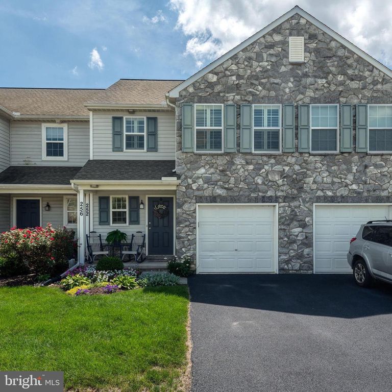 256 S VILLAGE CIR, Palmyra, PA 17078