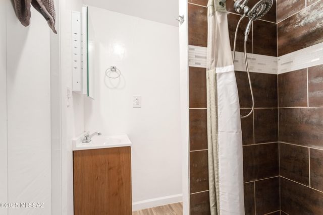 3927 E Lind Road, Tucson, AZ 85712