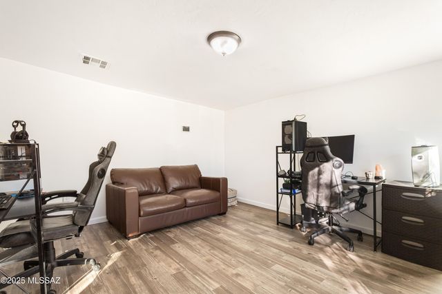 3927 E Lind Road, Tucson, AZ 85712