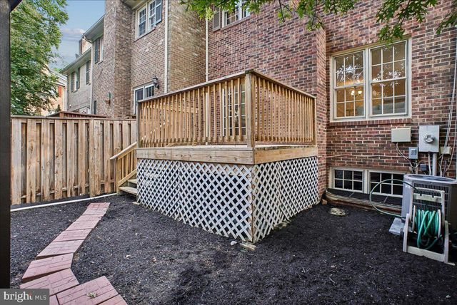 8258 CEDAR LANDING CT, Alexandria, VA 22306