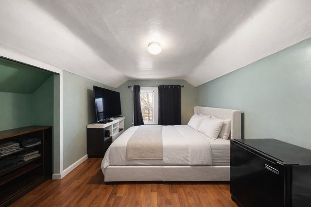 10649 97th St, New York City, NY 11417