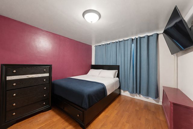 10649 97th St, New York City, NY 11417