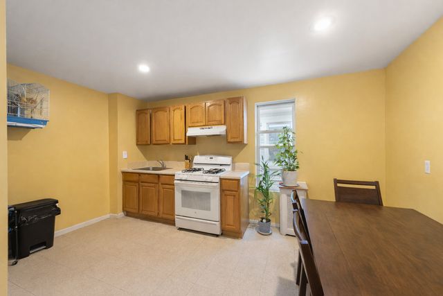 10649 97th St, New York City, NY 11417