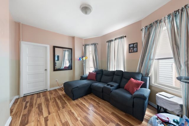 10649 97th St, New York City, NY 11417