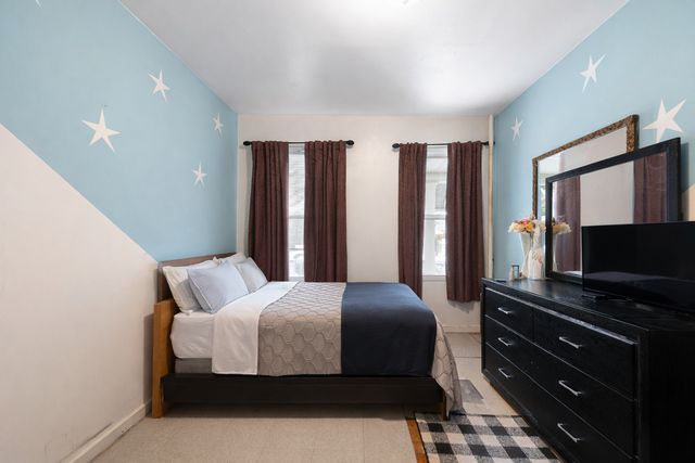 10649 97th St, New York City, NY 11417