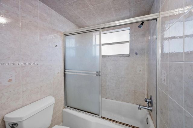 871 NE 195th St 202, Miami, FL 33179