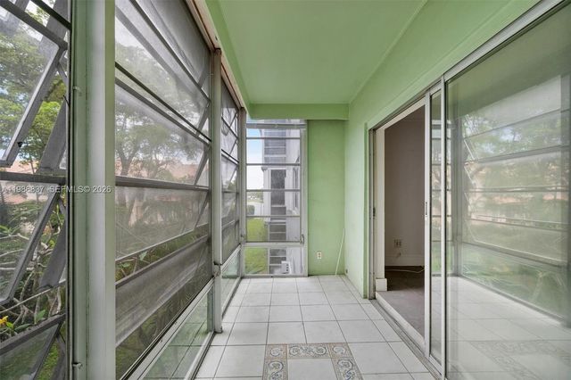 871 NE 195th St 202, Miami, FL 33179