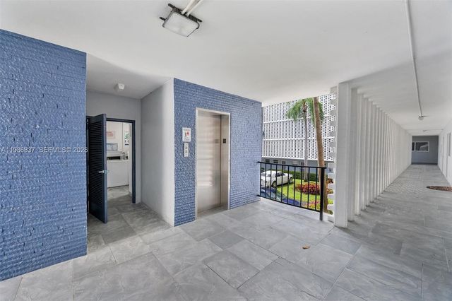 871 NE 195th St 202, Miami, FL 33179