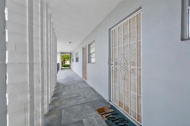 871 NE 195th St 202, Miami, FL 33179