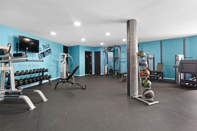 871 NE 195th St 202, Miami, FL 33179