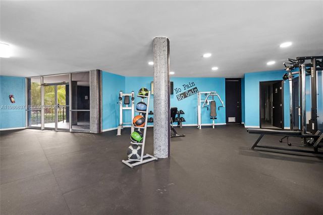 871 NE 195th St 202, Miami, FL 33179