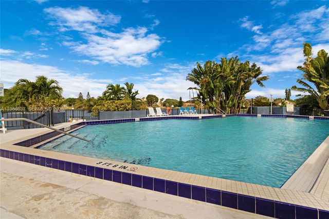 871 NE 195th St 202, Miami, FL 33179