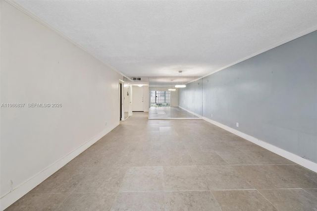 871 NE 195th St 202, Miami, FL 33179