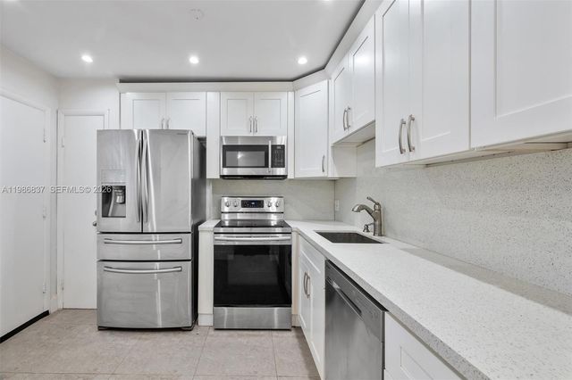 871 NE 195th St 202, Miami, FL 33179