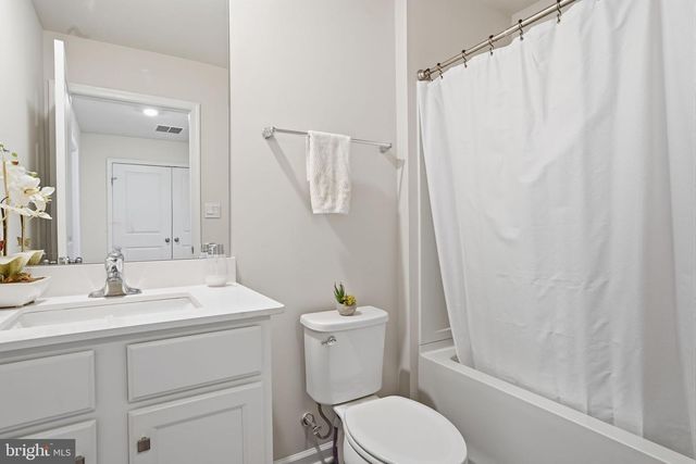 876 STILL WATERS LN, Pennsburg, PA 18073