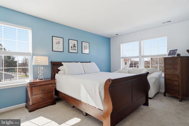 876 STILL WATERS LN, Pennsburg, PA 18073