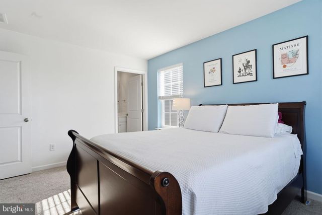 876 STILL WATERS LN, Pennsburg, PA 18073