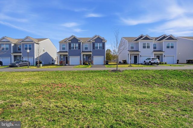 876 STILL WATERS LN, Pennsburg, PA 18073