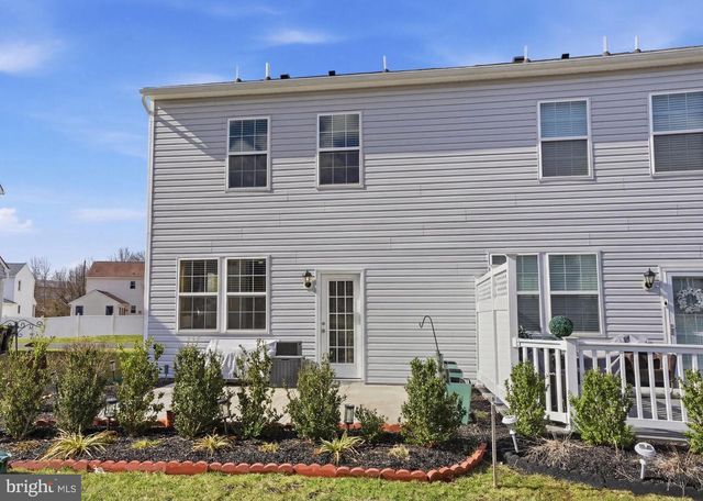 876 STILL WATERS LN, Pennsburg, PA 18073