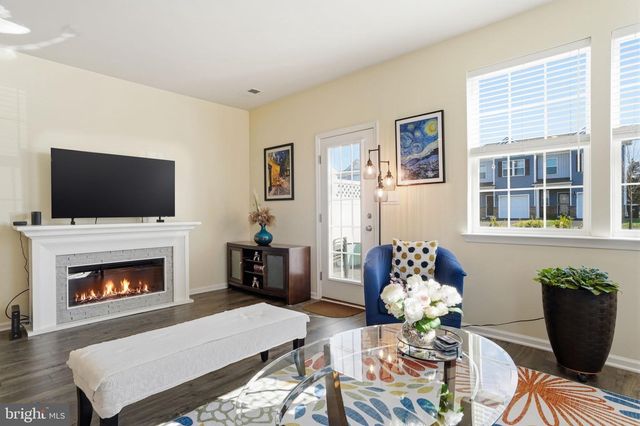 876 STILL WATERS LN, Pennsburg, PA 18073