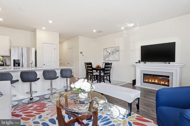 876 STILL WATERS LN, Pennsburg, PA 18073