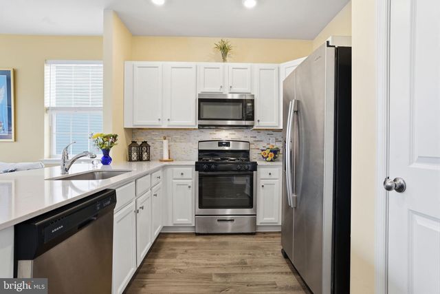 876 STILL WATERS LN, Pennsburg, PA 18073