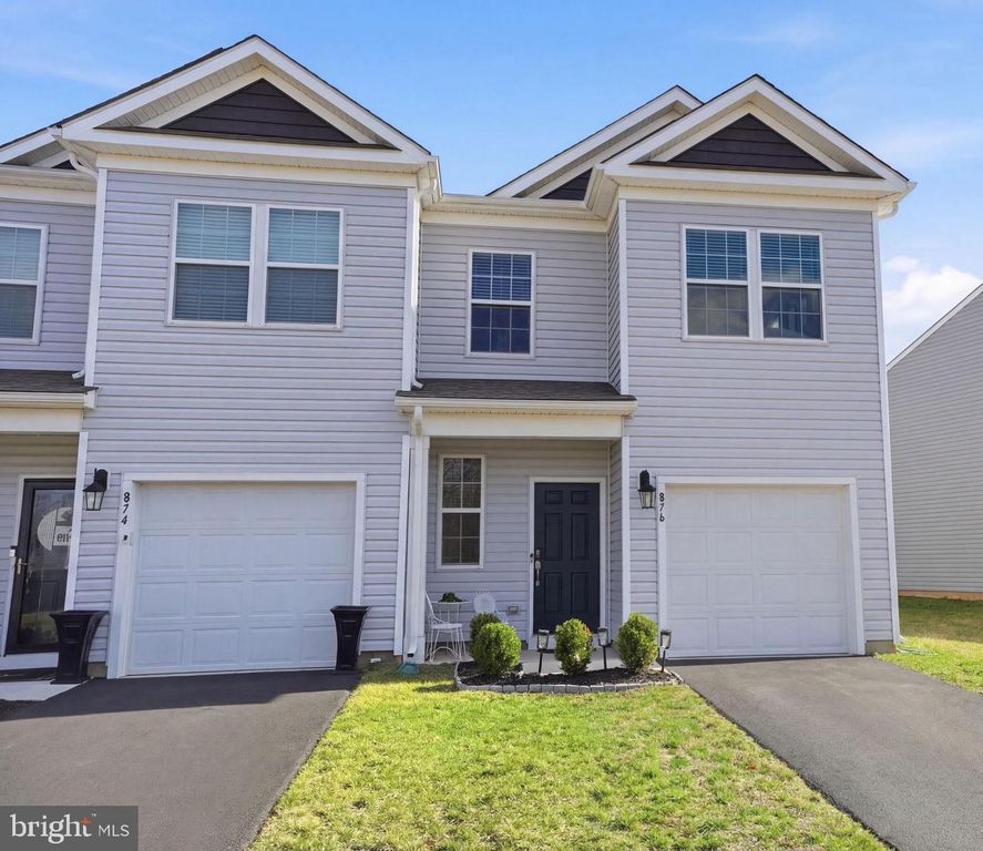 876 STILL WATERS LN, Pennsburg, PA 18073