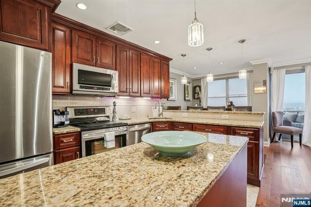 301 Beech 12E, Hackensack, NJ 07601