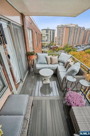 301 Beech 12E, Hackensack, NJ 07601