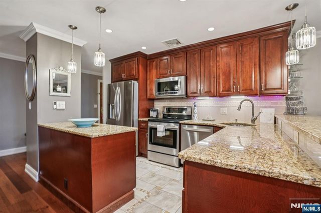 301 Beech 12E, Hackensack, NJ 07601