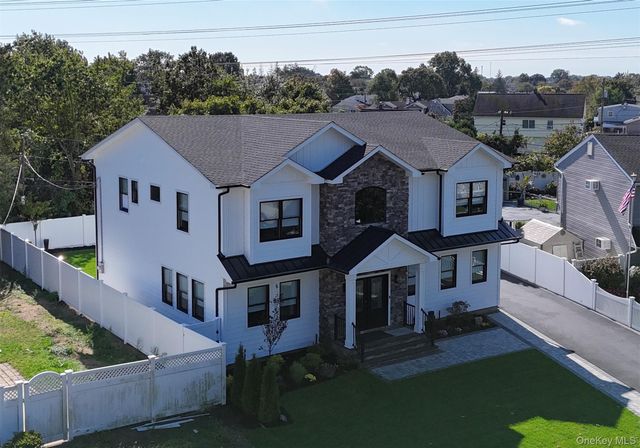 29 Hyacinth Road, Levittown, NY 11756