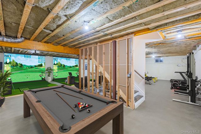 29 Hyacinth Road, Levittown, NY 11756