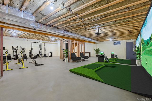 29 Hyacinth Road, Levittown, NY 11756