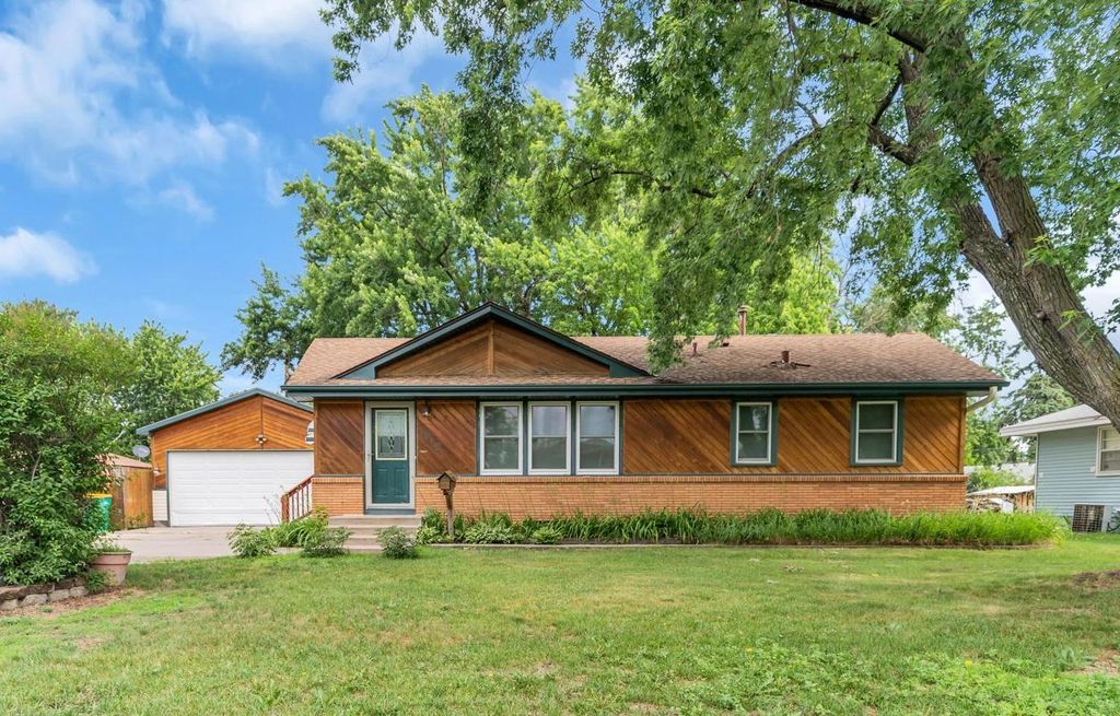 3012 62nd Avenue N, Brooklyn Center, MN 55429