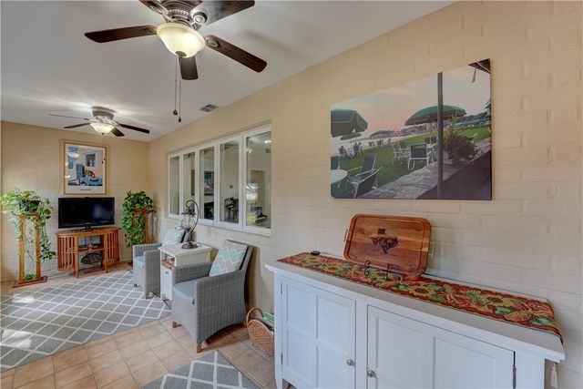 440 Augusta Dr, Rockport, TX 78382