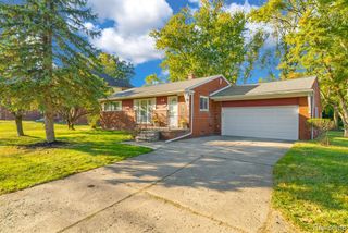 25560 W 10 Mile Road, Southfield, MI 48033