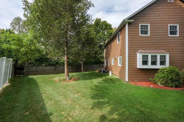 15 Flak Lane, New Fairfield, CT 06812
