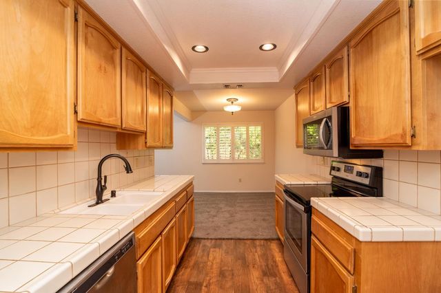 3264 Heights Dr, Cameron Park, CA 95682