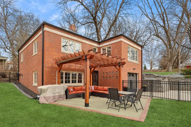 1706 36th Street, Des Moines, IA 50310